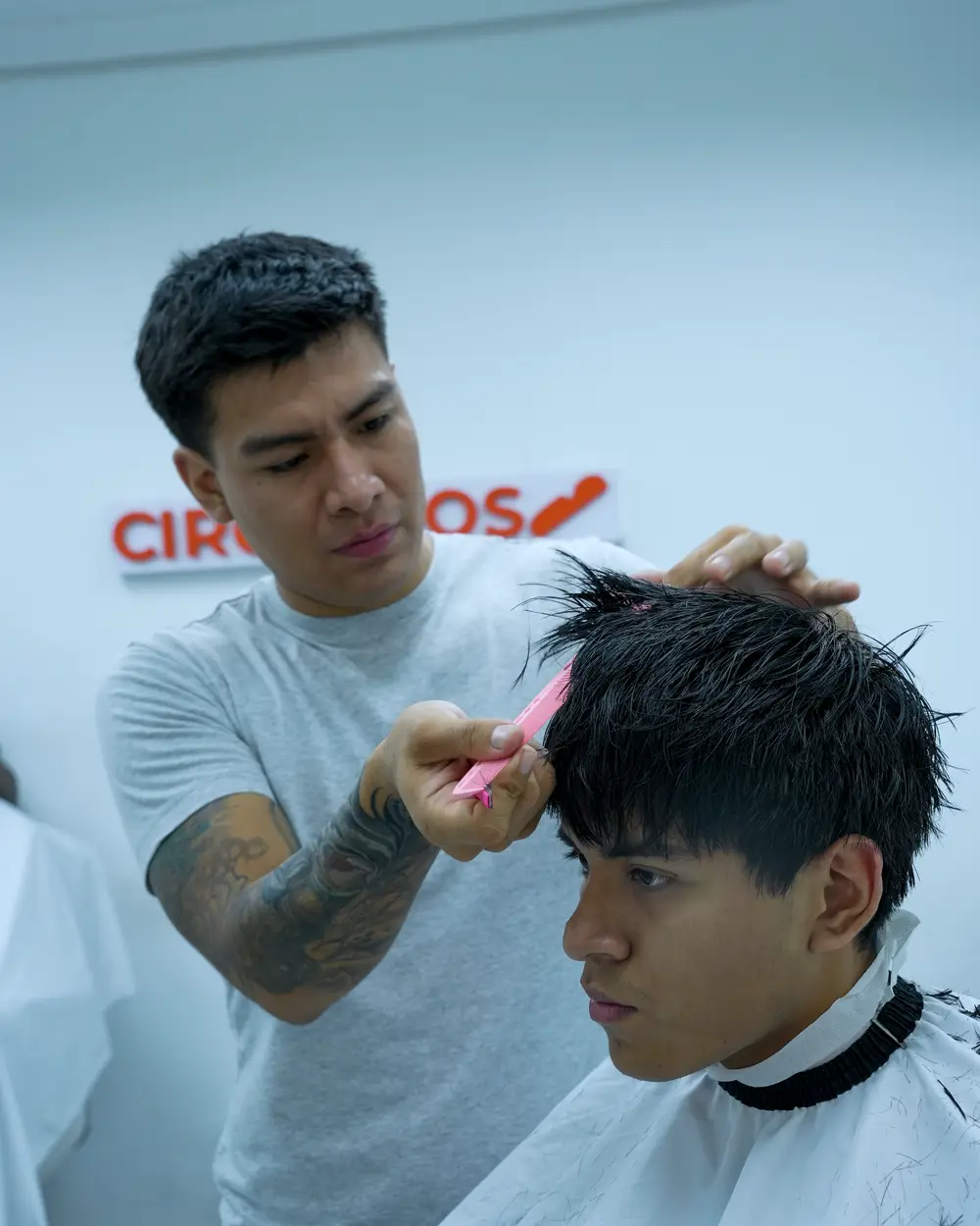 Barbería CIRUJANOS · La Casa Blanca en Lince, Lima — trabajo real del studio