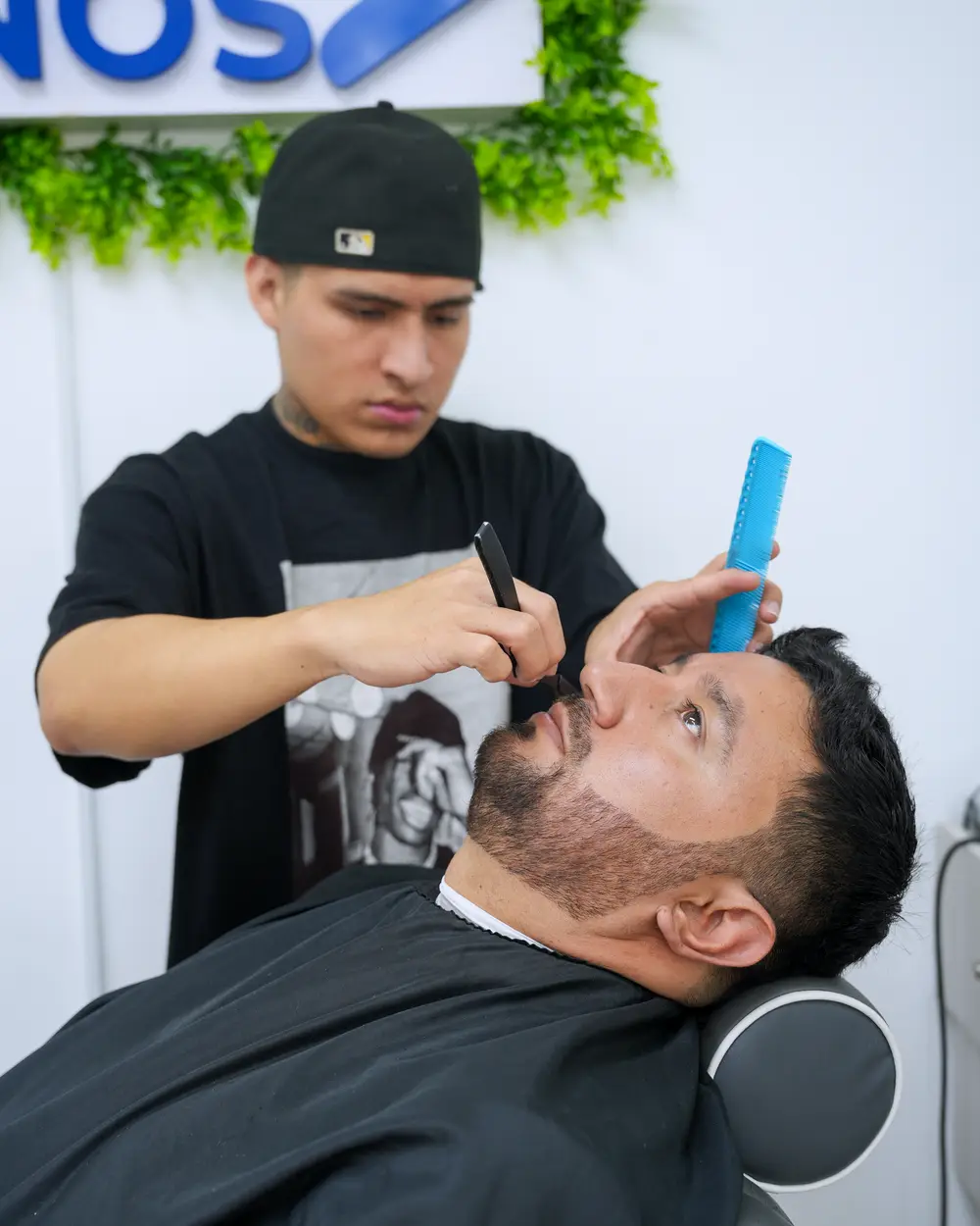 Perfilado de barba con navaja en CIRUJANOS